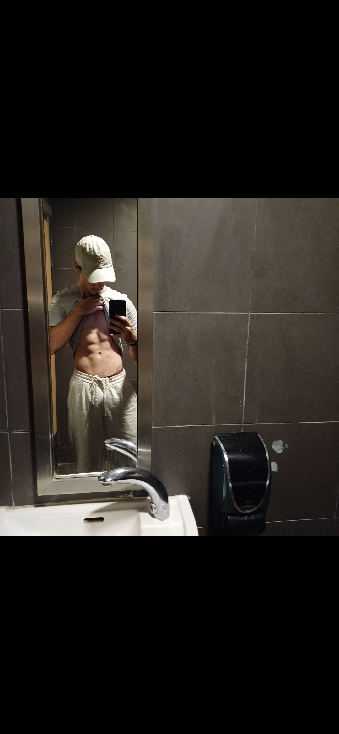 Profil de Kays, 21 ans, Baise gay à Grünenmatt
