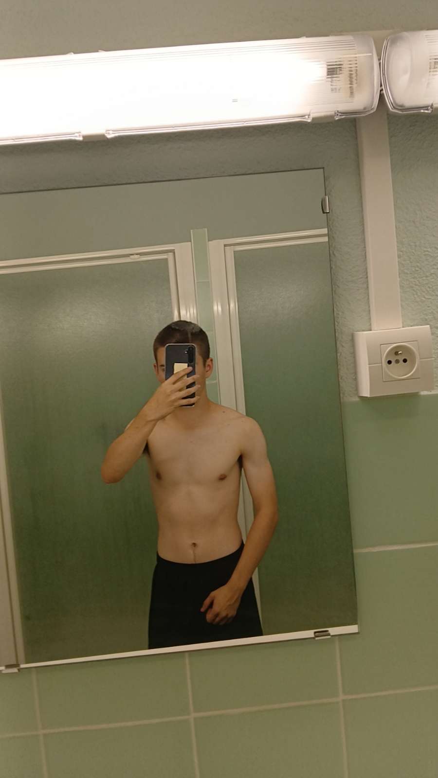 Profil de Pierre-hugo, 19 ans, Baise gay à Elm