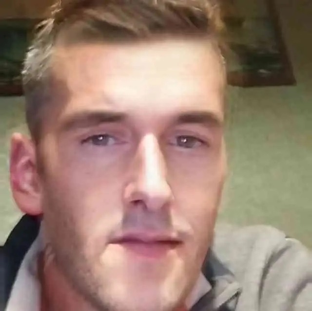 Profil de Yenni, 35 ans, Baise gay à Tschlin