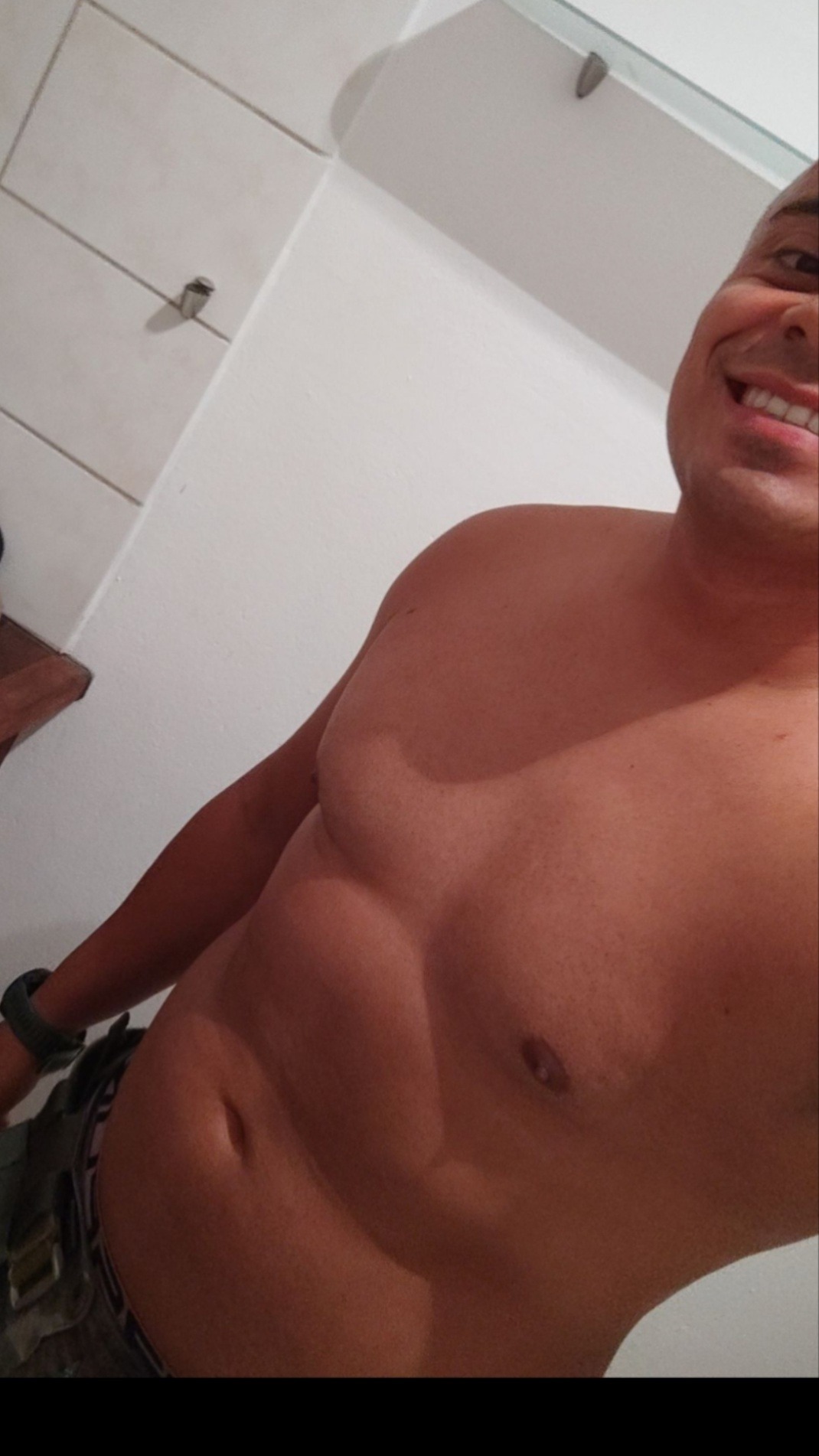 Profil de Helmi, 31 ans, Baise gay à Cuarny