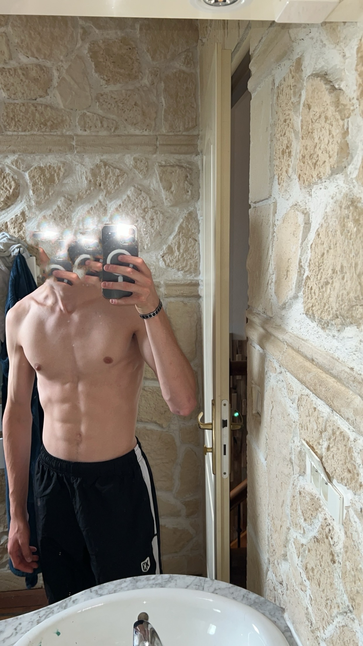 Profil de Mestafa, 19 ans, Baise gay à Oleyres
