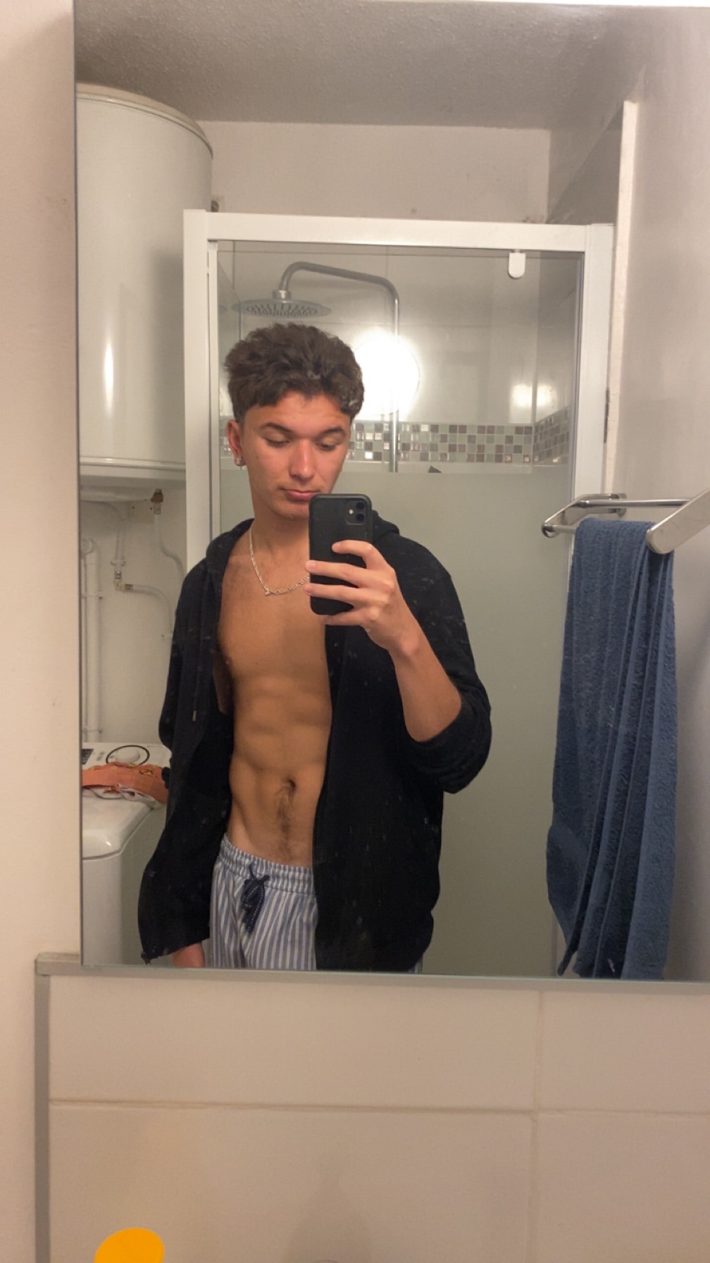 Profil de Charles, 19 ans, Baise gay à Rolle