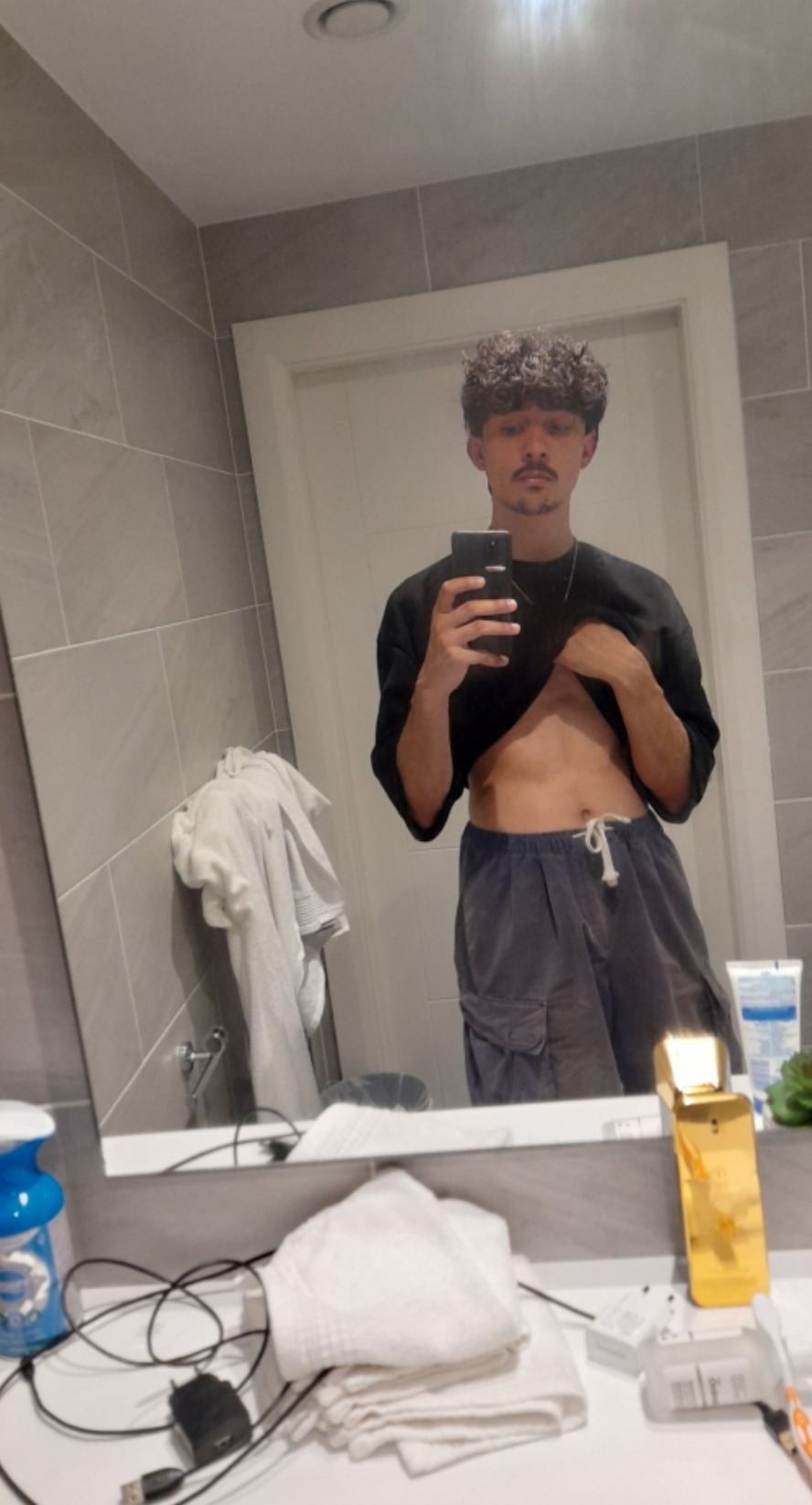Profil de Elvin, 21 ans, Baise gay à Bisisthal