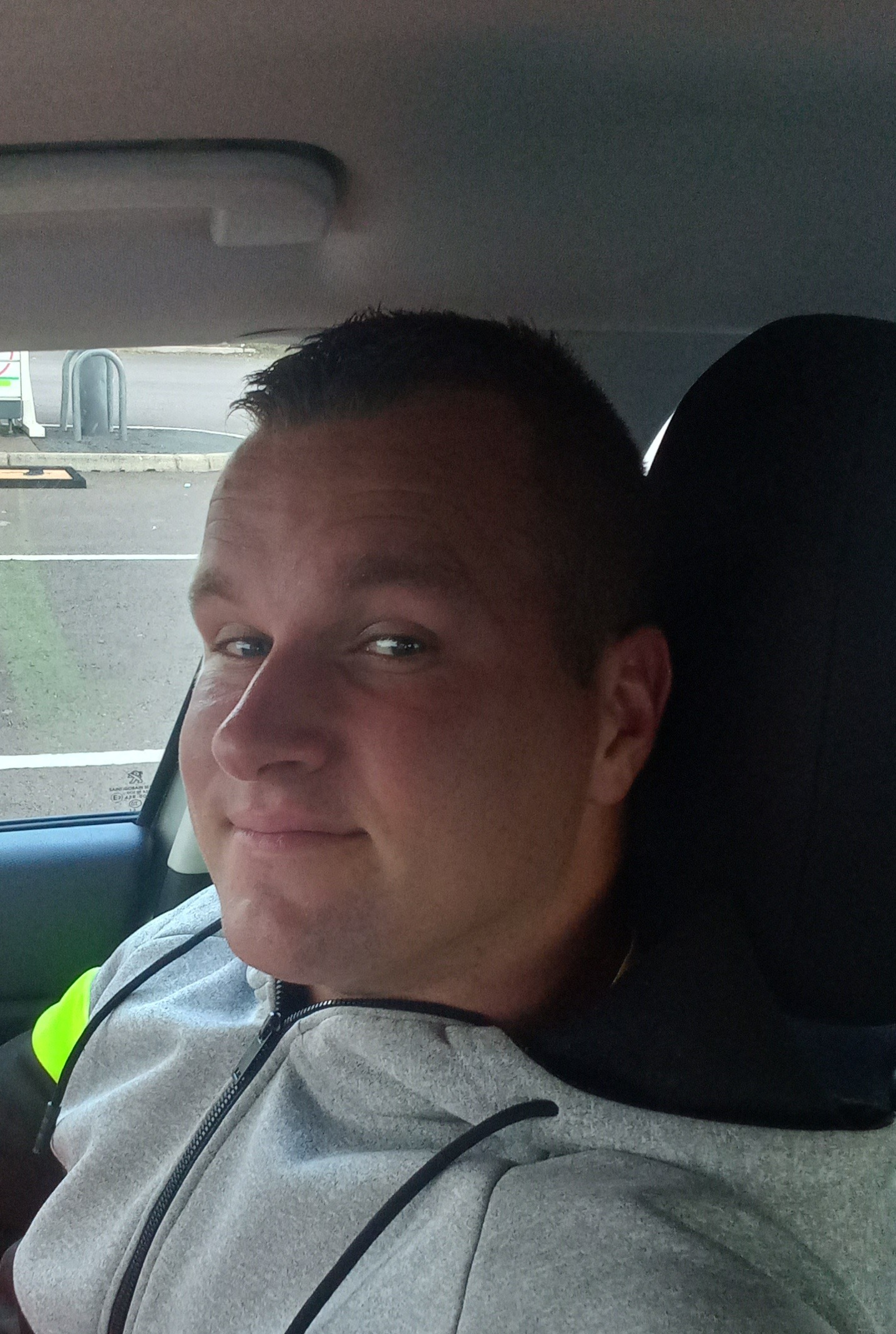 Profil de Rayene, 28 ans, Baise gay à Champsec