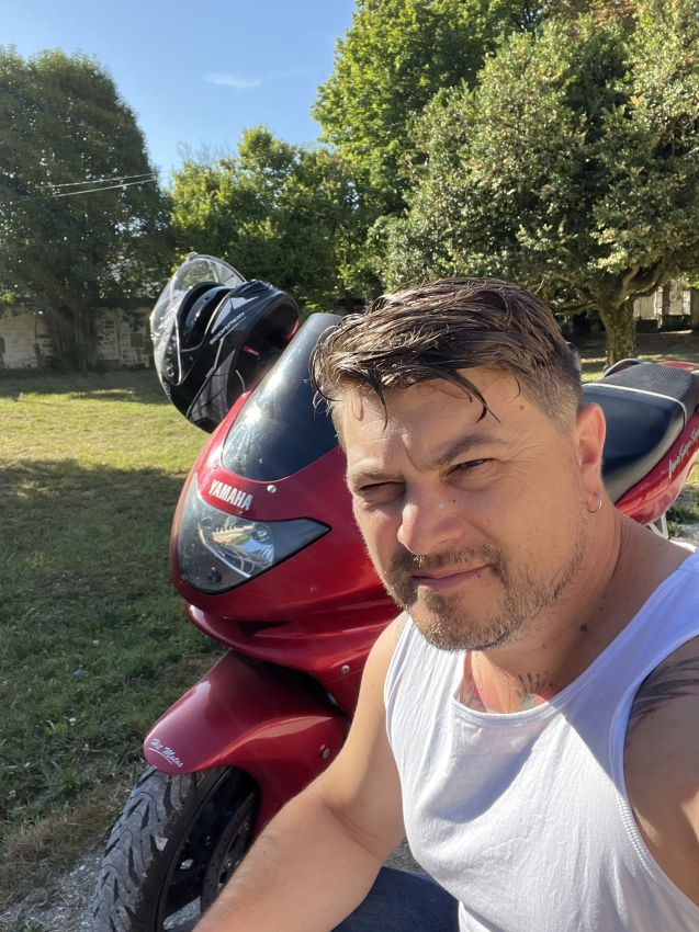 Profil de Raphaël, 42 ans, Baise gay à Mollis