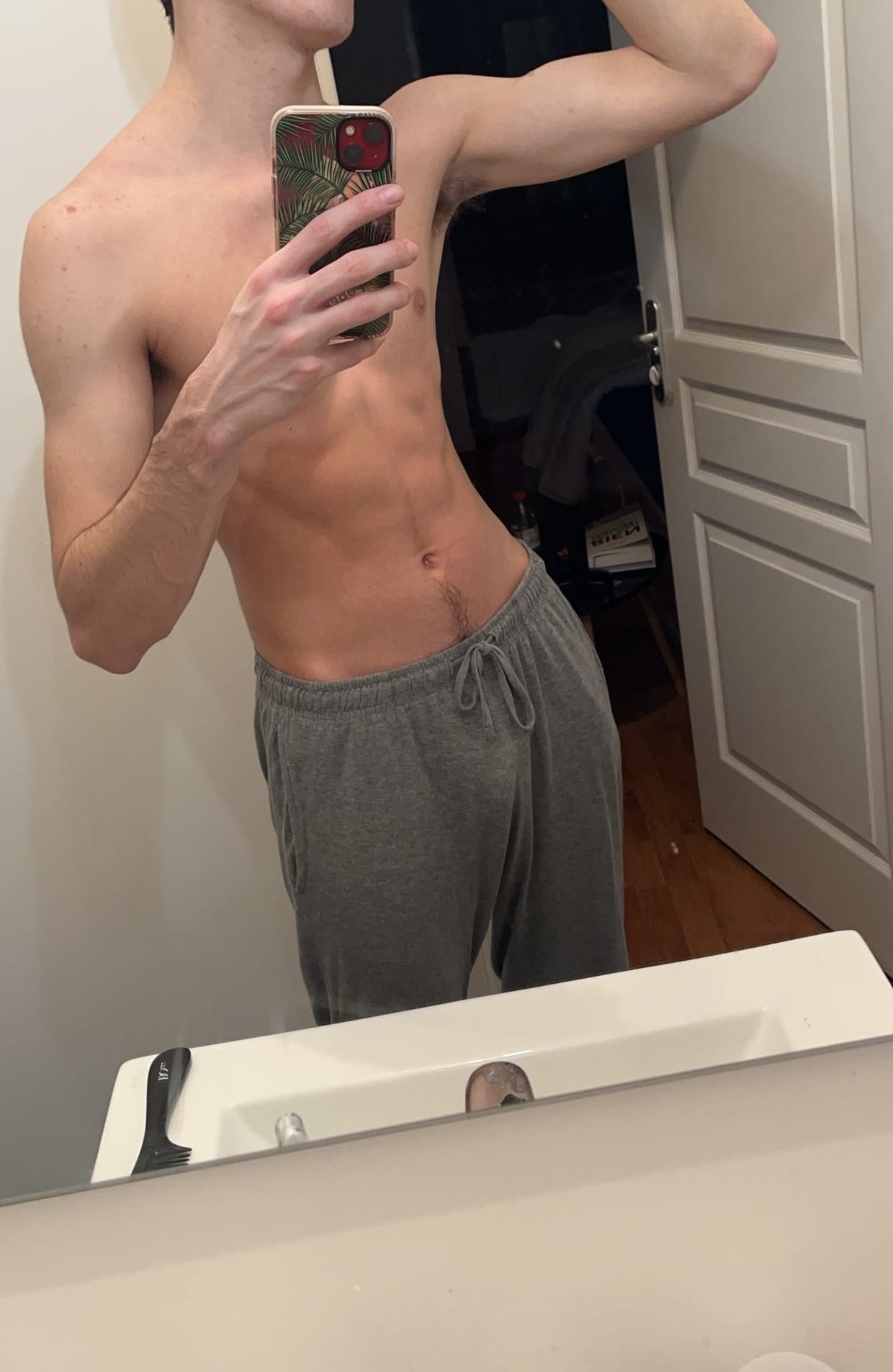 Profil de Lahcen, 24 ans, Baise gay à Brent