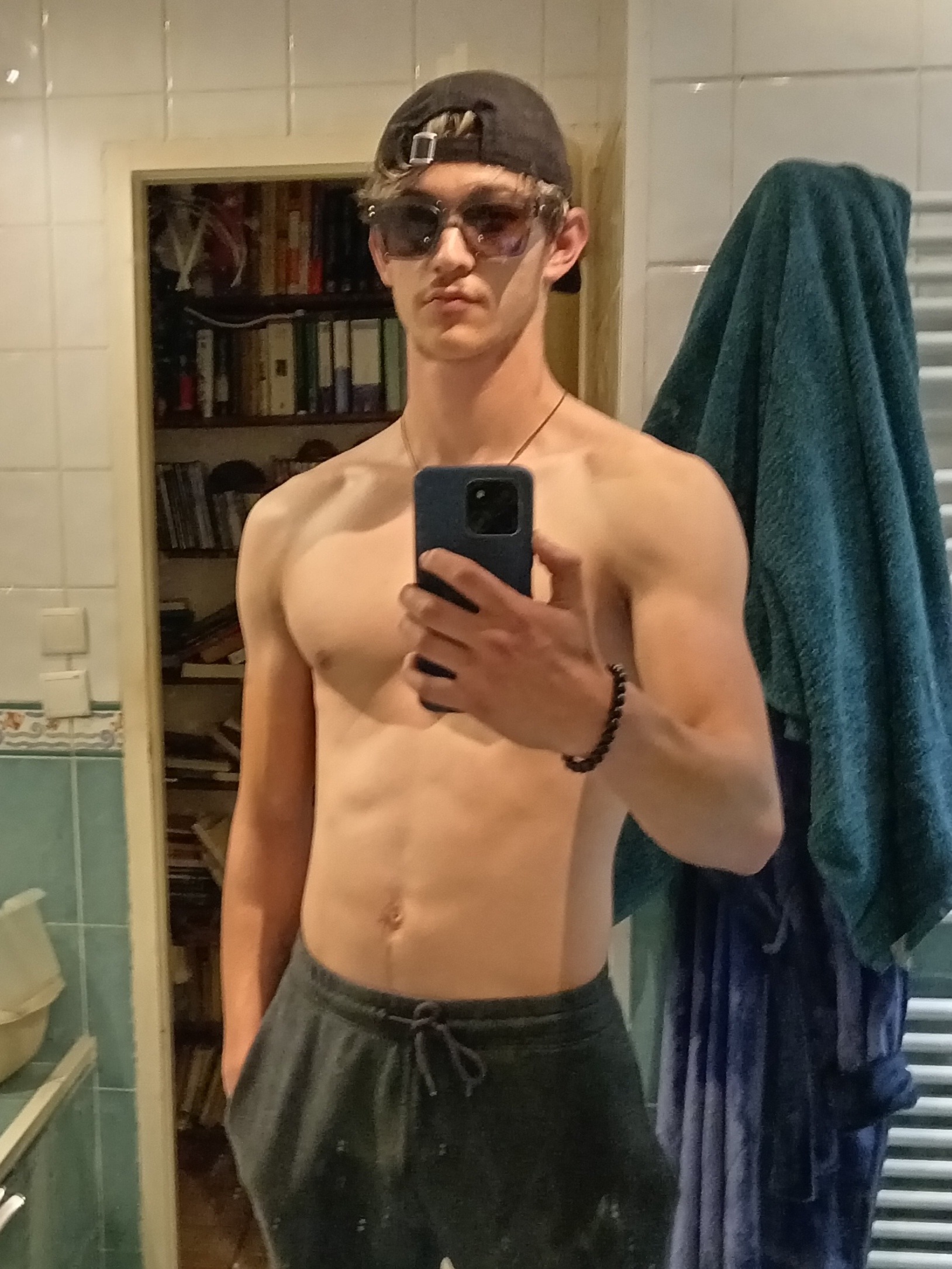 Profil de Abdeljalil, 20 ans, Baise gay à Jakobsbad