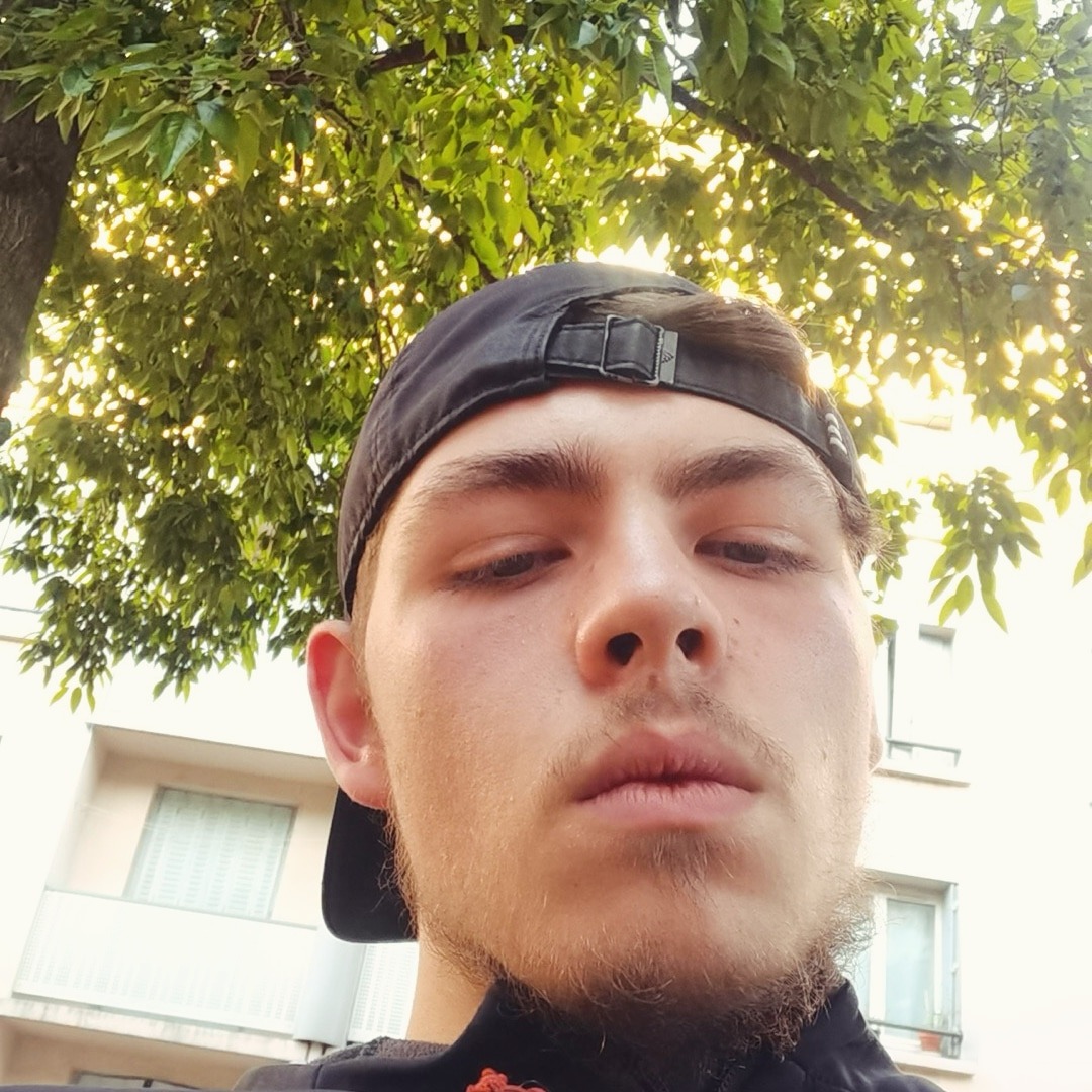Profil de Vassili, 20 ans, Baise gay à Wienacht-Tobel