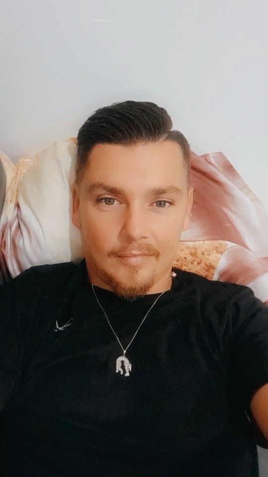 Profil de Ahamada, 33 ans, Baise gay à Brunnadern