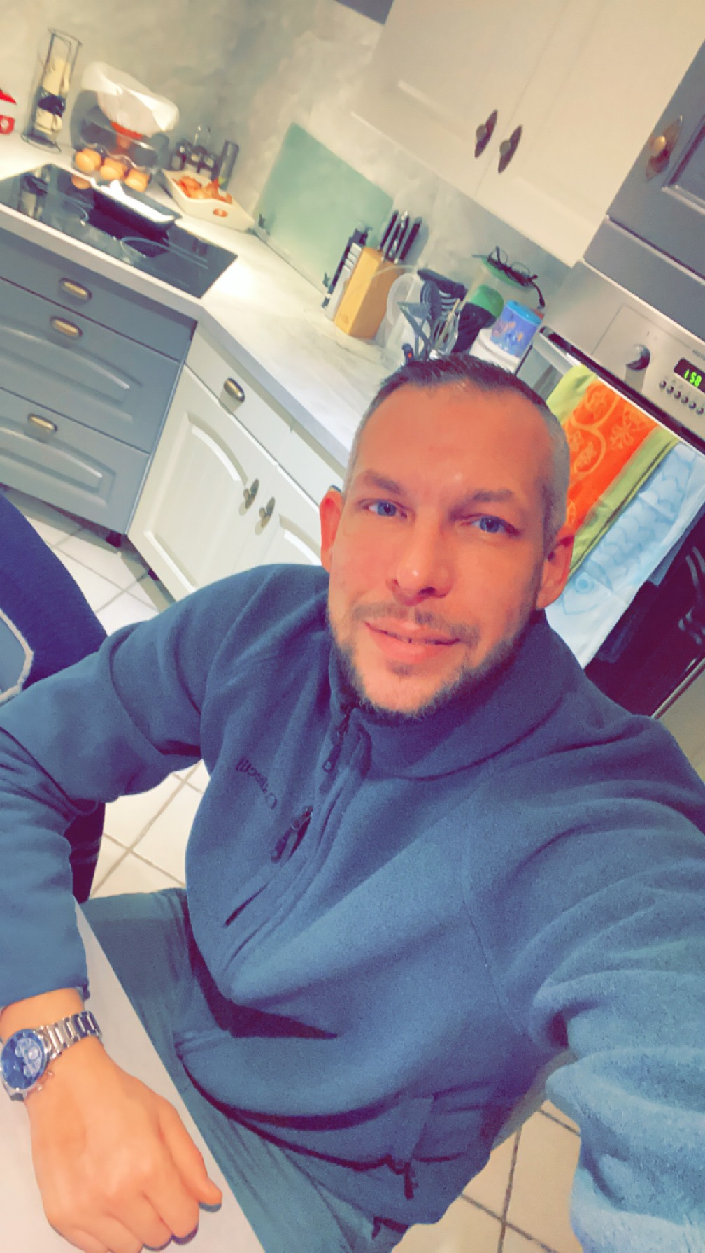 Profil de Janel, 18 ans, Baise gay à Vich